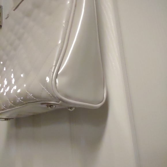 Hello Kitty Quilted Look Peal/white Color NWT - Picture 14 of 16